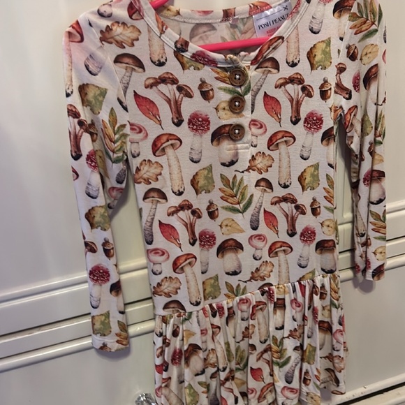 Posh Peanut Twirl - Picture 1 of 1